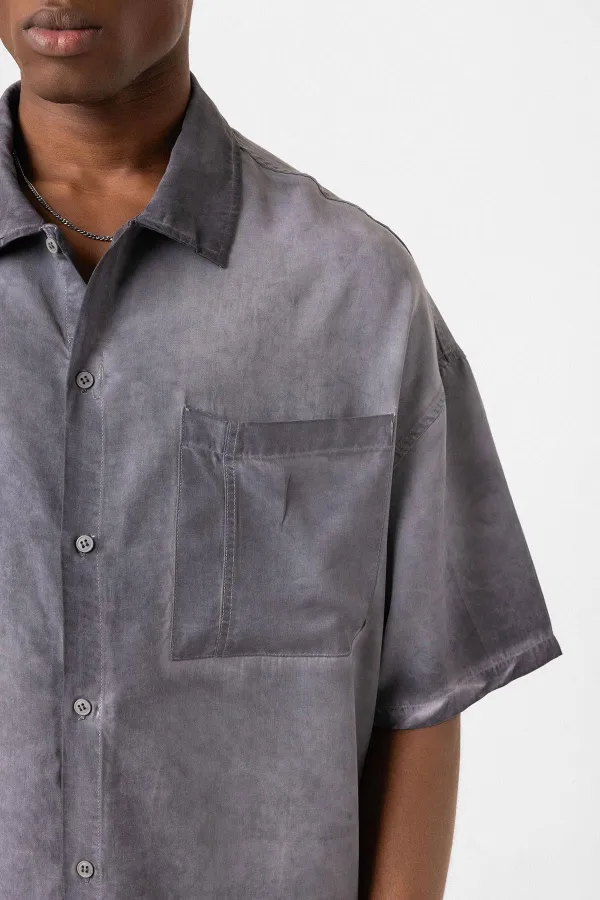 Chemise oversize grise délavée à manches courtes