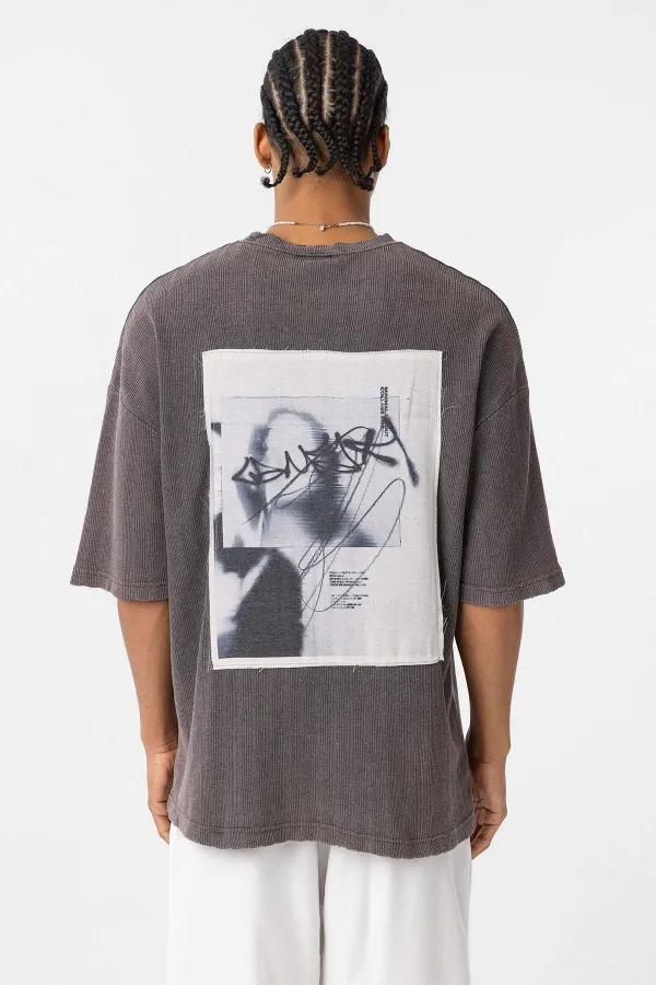 Yıkamalı Arka Baskılı Oversize Tişört Kahve