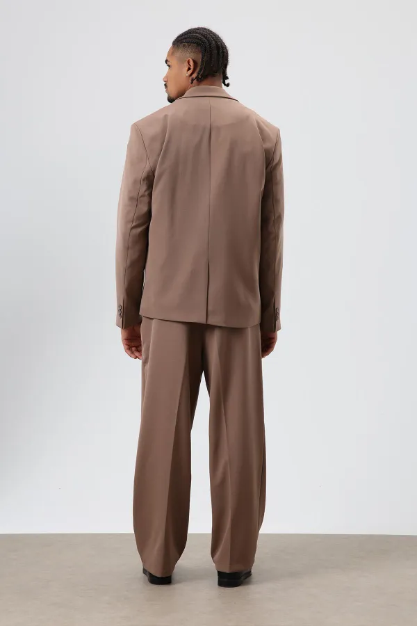 Café costume surdimensionné