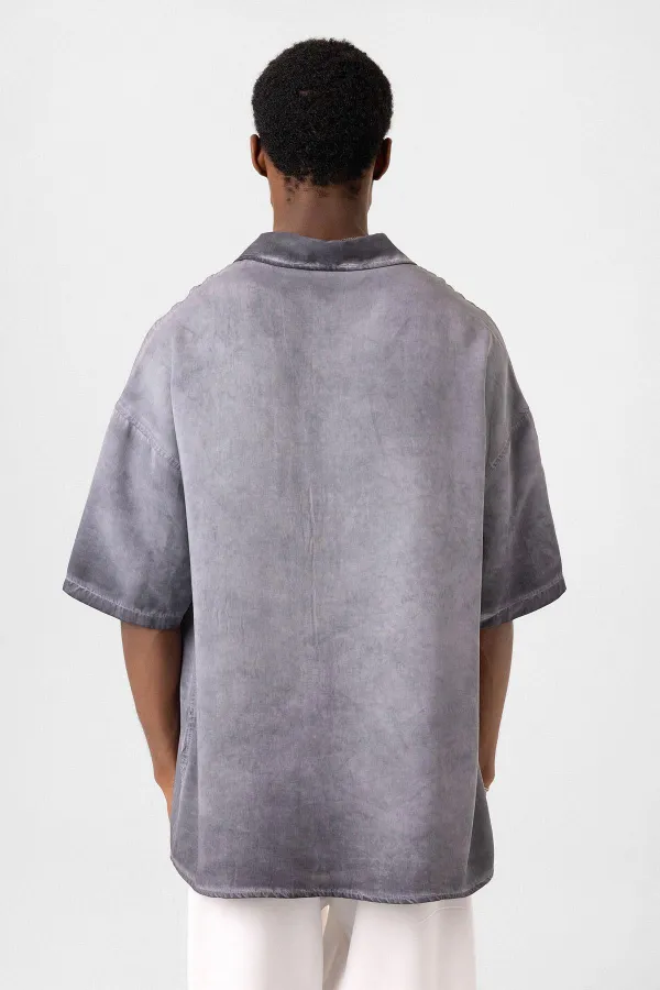 Chemise oversize grise délavée à manches courtes