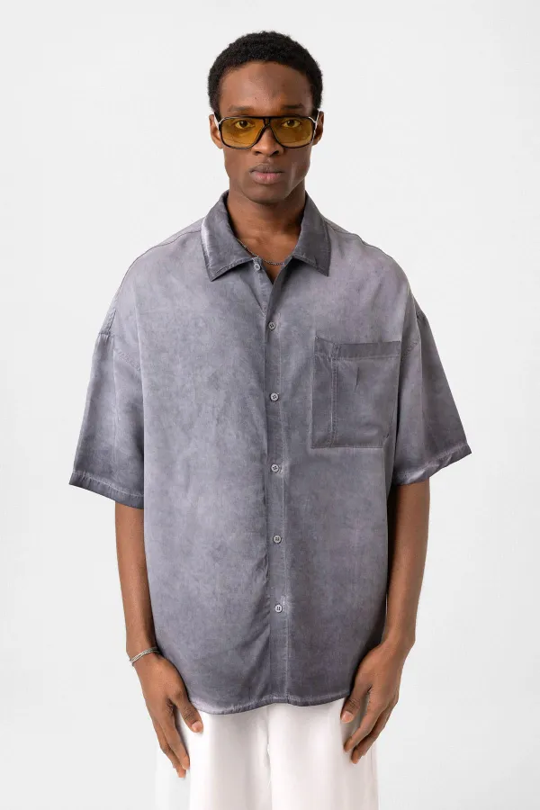 Chemise oversize grise délavée à manches courtes