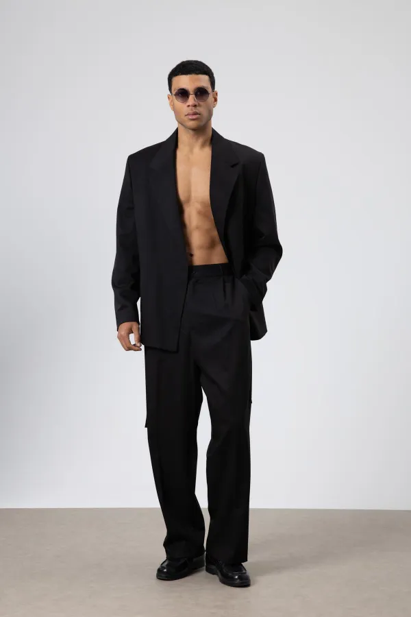 Costume noir oversize ceinturé