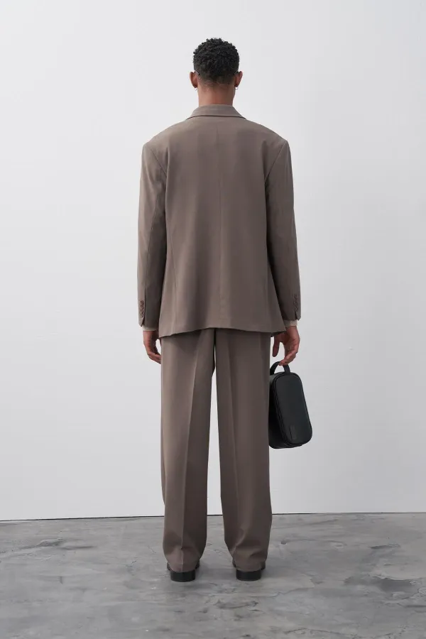 Costume croisé coupe décontractée, vison