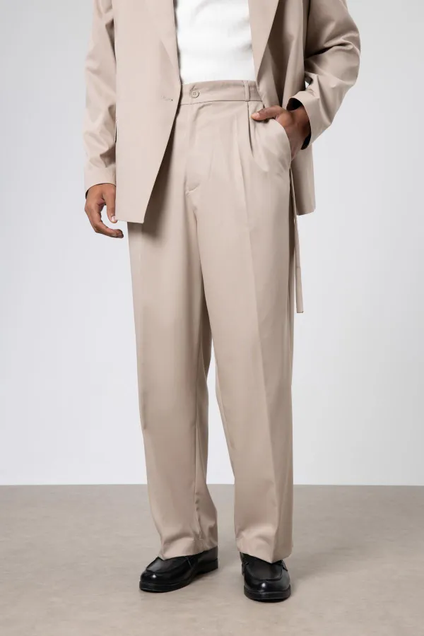 Costume oversize ceinturé couleur pierre