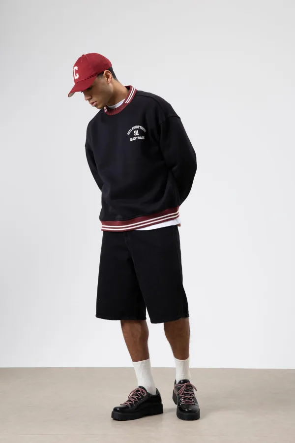 Oversize Yaka Nakış Detaylı Sweatshirt Siyah