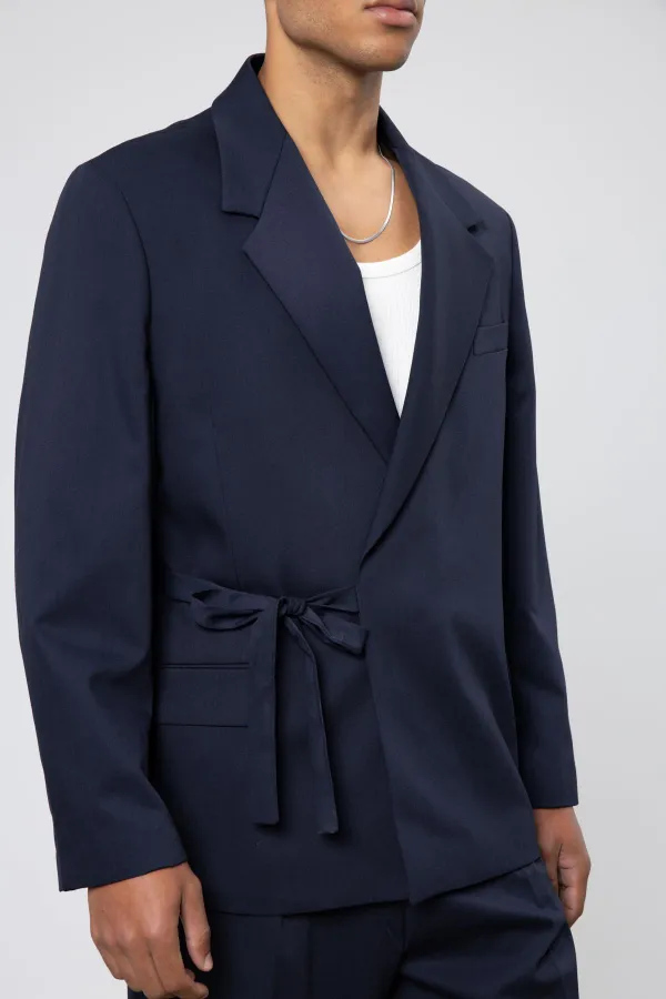 Costume oversize ceinturé bleu marine