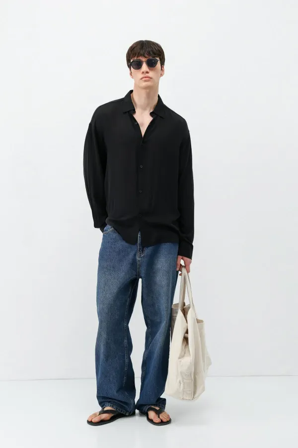 Chemise oversize légèrement texturée noire