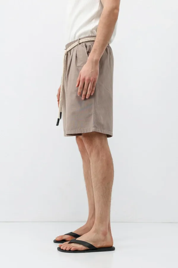 Short oversize en lin couleur pierre, ceinturé