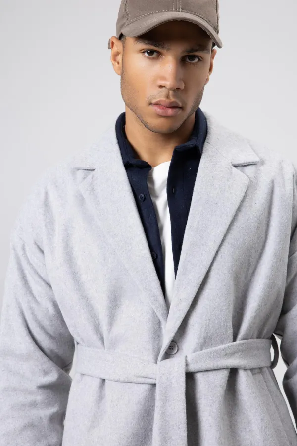 Manteau oversize en cachemire gris avec ceinture