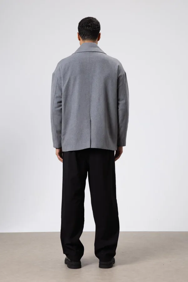 Veste courte oversize croisée en cachemire gris