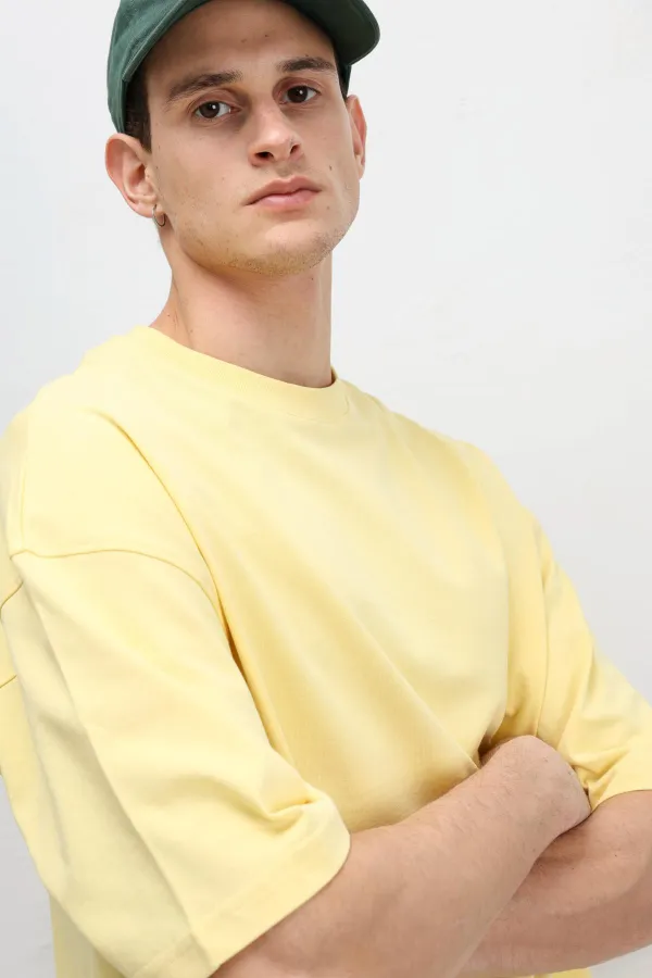T-shirt basique oversize à col rond jaune clair