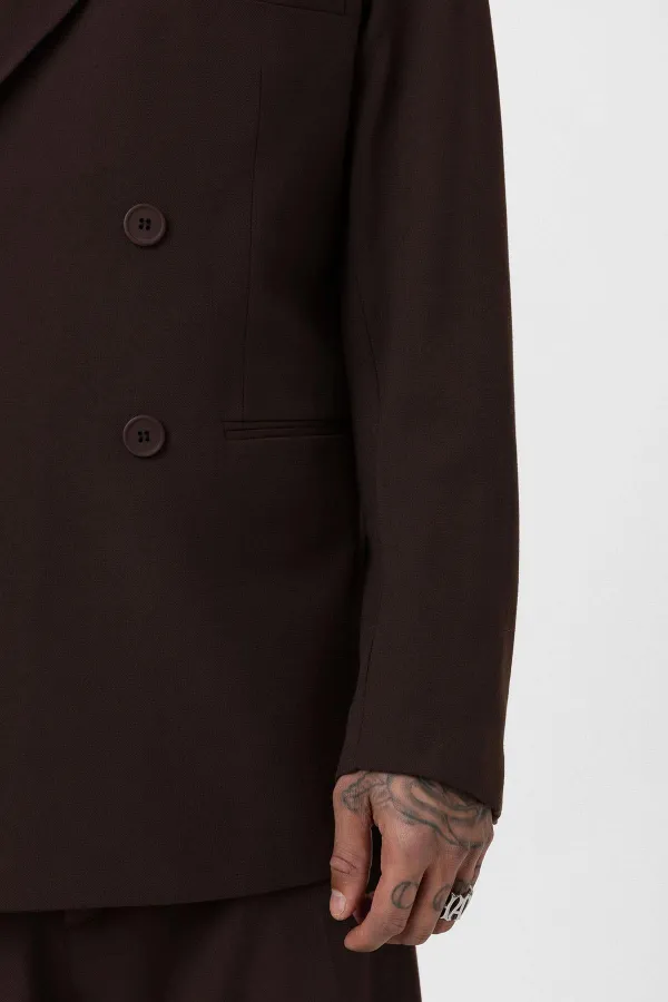 Costume croisé coupe décontractée, couleur café