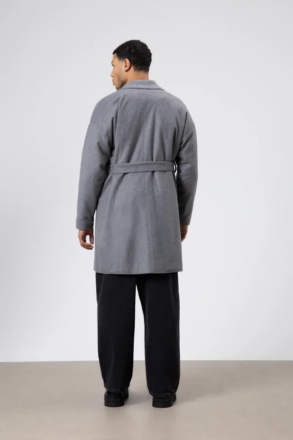 Manteau oversize en cachemire gris foncé avec ceinture
