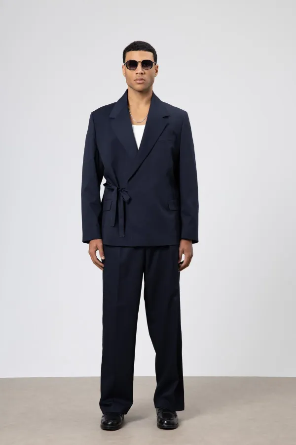 Costume oversize ceinturé bleu marine