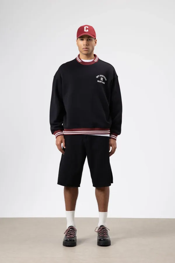 Oversize Yaka Nakış Detaylı Sweatshirt Siyah