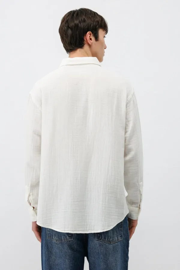 Chemise oversize blanche en coton texturé