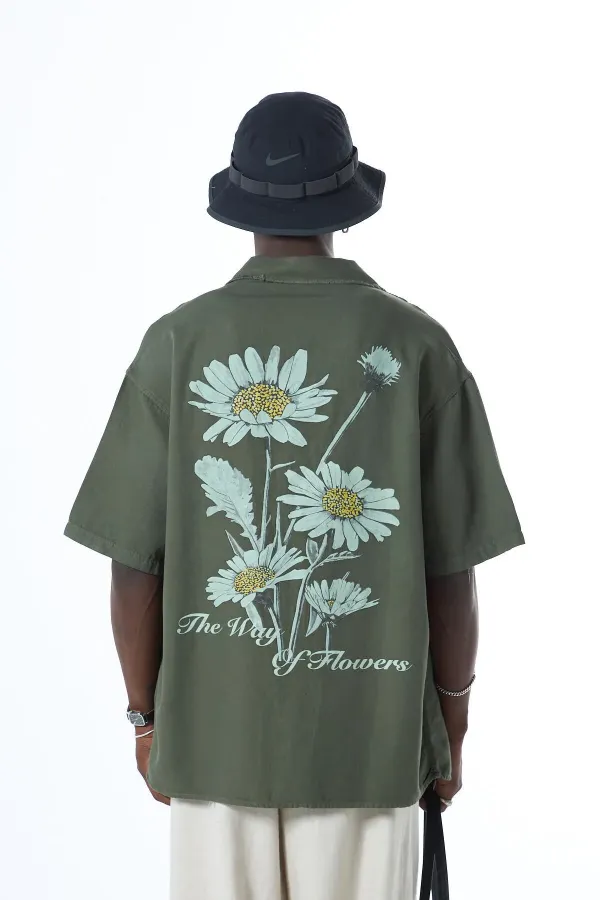 Chemise kaki délavée, oversize, imprimée au dos, manches courtes, sans poches