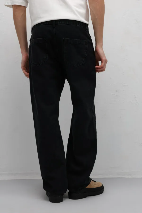 Dikiş Detaylı Relaxed Fit Jean Siyah