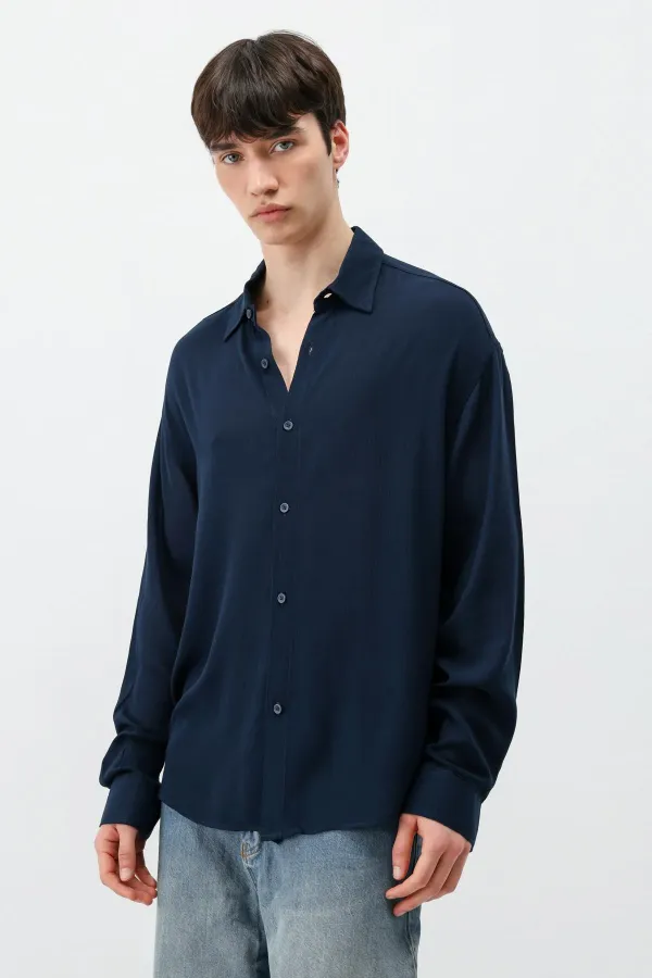 Chemise oversize légèrement texturée bleu marine