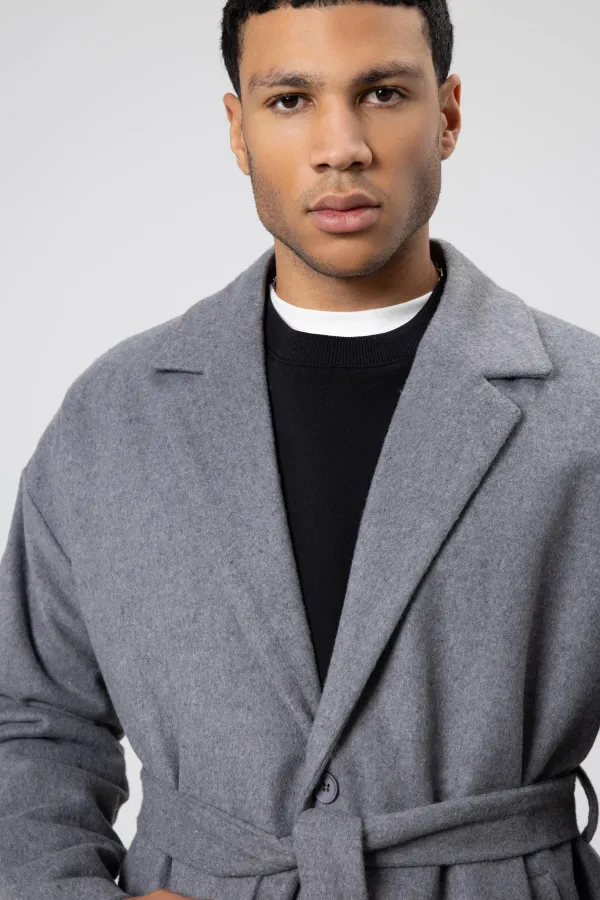 Manteau oversize en cachemire gris foncé avec ceinture
