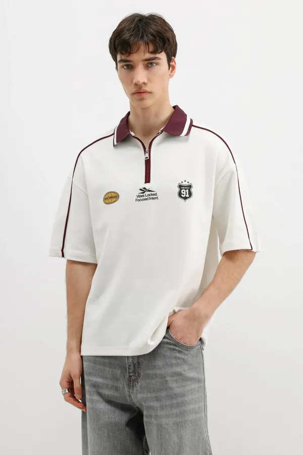 Fermuarlı Yaka Baskılı Oversize Tişört Ekru