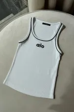 U Yaka İşlemeli Kadın Atlet