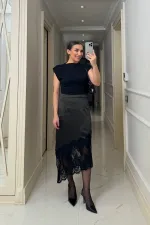 Asimetrik Kesim Dantel Detaylı Saten Etek