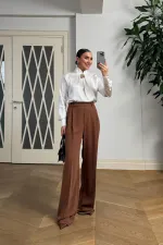 Broş Detaylı Uzun Kollu Saten Bluz