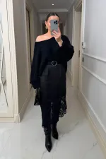 Jupe asymétrique en satin avec détails en dentelle