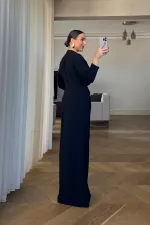 V Yaka Toka Detaylı Uzun Kollu Elbise