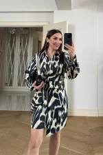 Kruvaze Bağlamalı Desenli Saten Midi Elbise