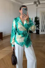 Kruvaze bağlamalı Desenli Bluz