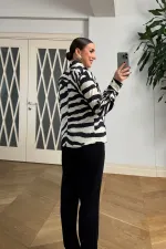 Zebra Desenli Broş Detaylı Bluz