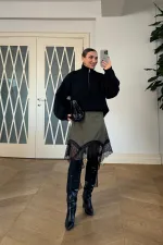 Mini-jupe en satin et dentelle