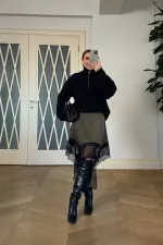 Mini-jupe en satin et dentelle