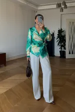 Kruvaze bağlamalı Desenli Bluz