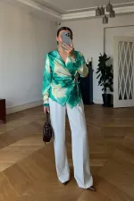 Kruvaze bağlamalı Desenli Bluz