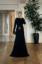 Kayık Yaka Tokalı Uzun Elbise