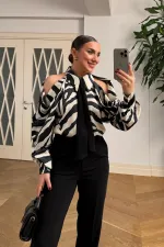 Omuz Dekolteli Desenli Uzun Kollu Bluz