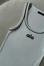 U Yaka İşlemeli Kadın Atlet