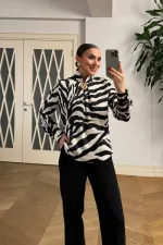 Zebra Desenli Broş Detaylı Bluz