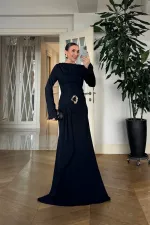 Kayık Yaka Tokalı Uzun Elbise