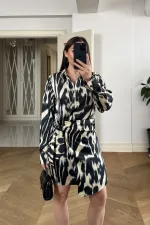 Kruvaze Bağlamalı Desenli Saten Midi Elbise