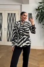Zebra Desenli Broş Detaylı Bluz