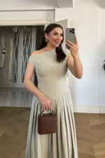 Kayık Yaka Pile Detaylı Midi Elbise