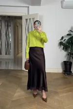 Jupe en satin ornée de dentelle avec taille élastiquée