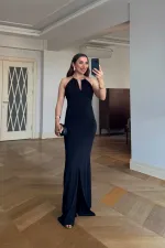 Halter Yaka Aksesuar Detaylı Uzun Elbise Halter Yaka Aksesuar Detaylı Uzun Elbise