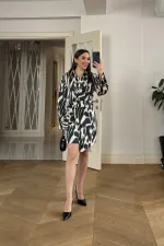 Kruvaze Bağlamalı Desenli Saten Midi Elbise