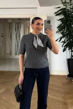 Kısa Kollu Fularlı Triko Kazak