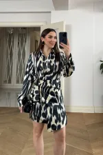 Kruvaze Bağlamalı Desenli Saten Midi Elbise